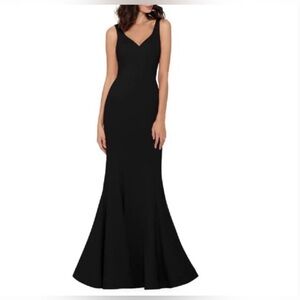 Betsy & Adam Mermaid Flare Black Evening Gown With Darts Stitching V Neck EUC